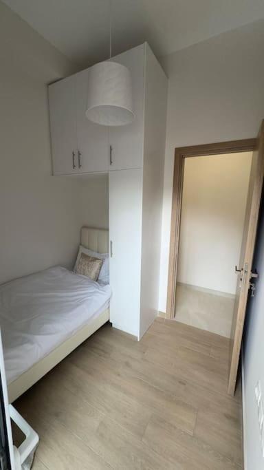New Center Apartment Near Metro Athene Buitenkant foto