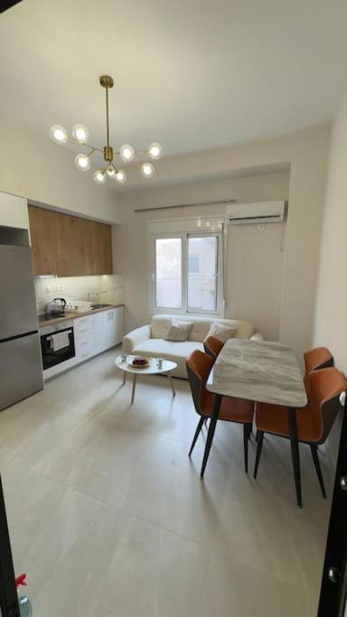 New Center Apartment Near Metro Athene Buitenkant foto