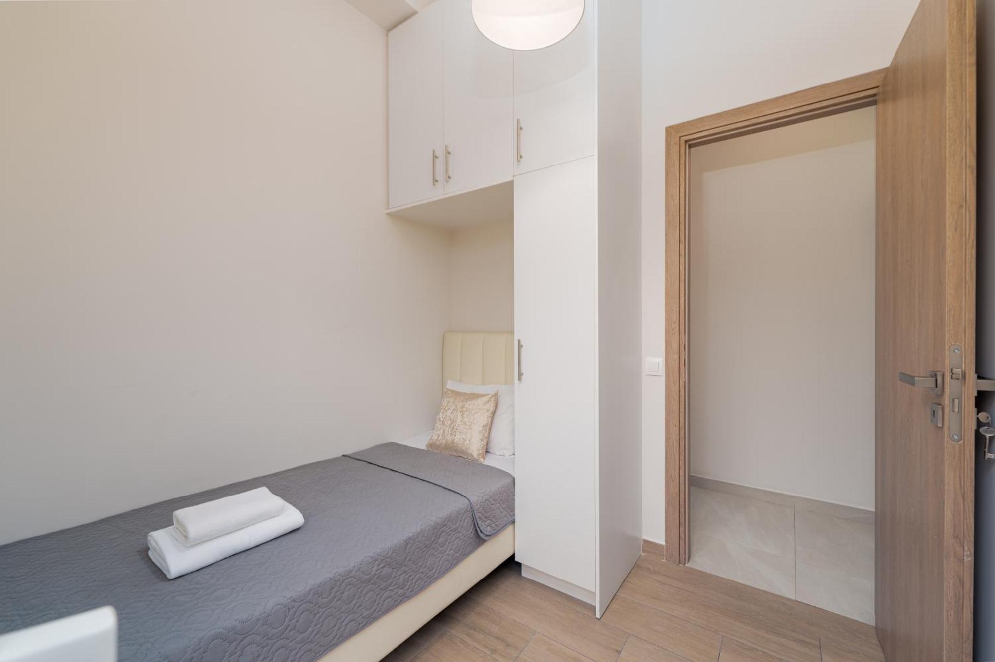 New Center Apartment Near Metro Athene Buitenkant foto